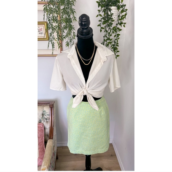 3/20$● VINTAGE FLORAL GREEN & BLUE SKORT • M - Picture 5 of 5